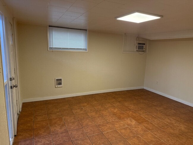 Building Photo - 902 S 29th Ave