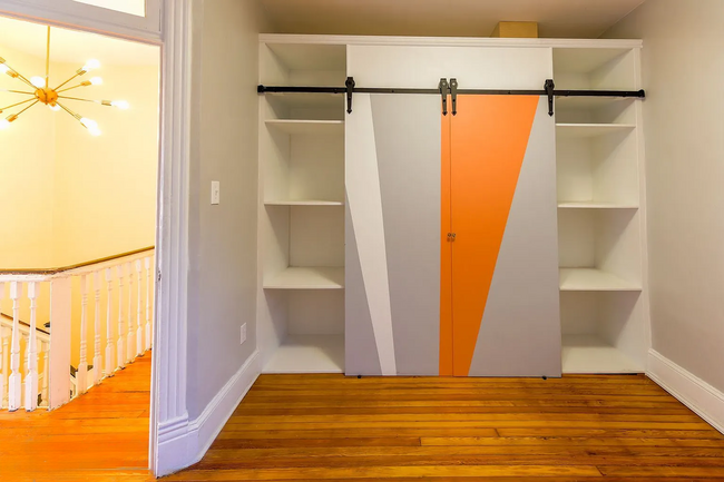 Building Photo - Fully Renovated 3 BR/1.5 BA Apartment in C...