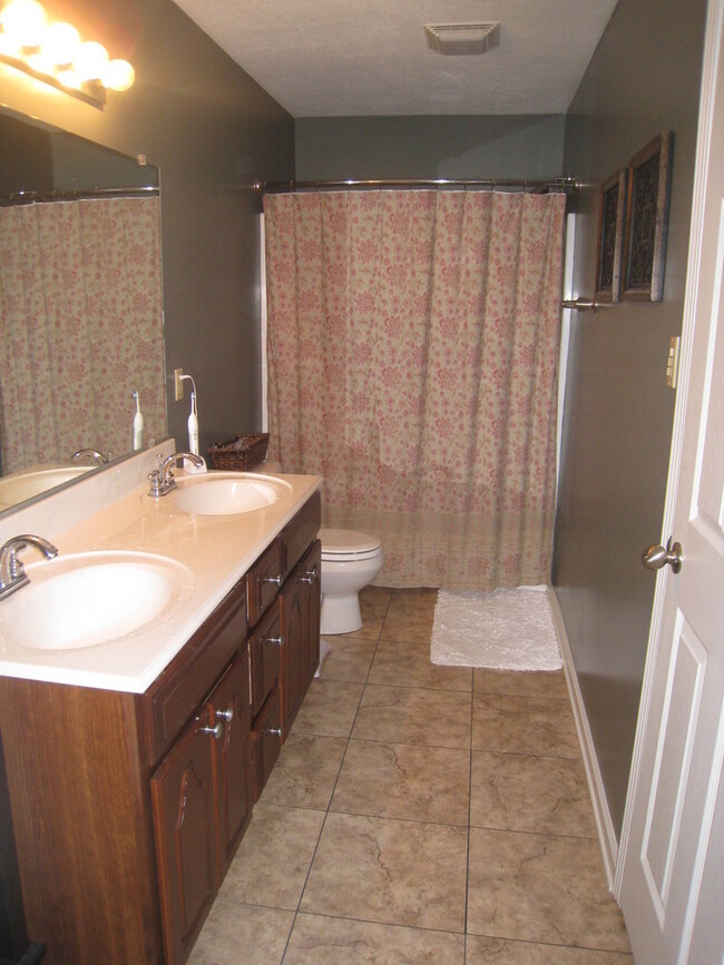 Building Photo - Open Floor Plan