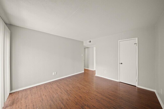 Building Photo - 2110 Wilcrest Dr