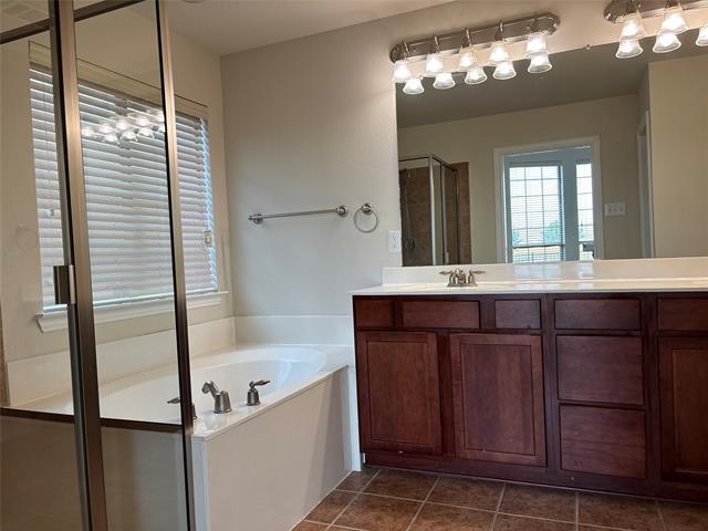 Building Photo - 2619 Cove Dr
