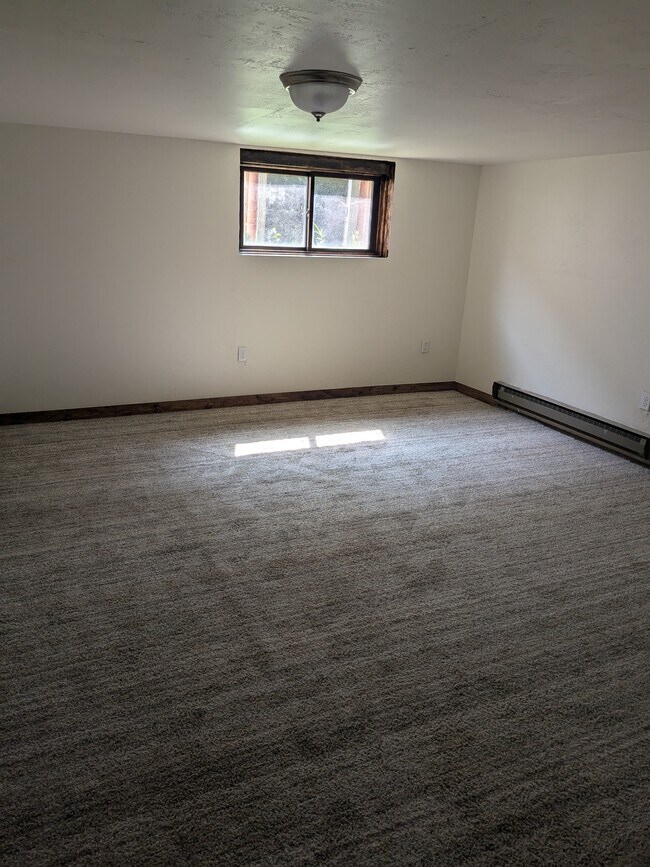 Building Photo - 17 W Linwood Ave