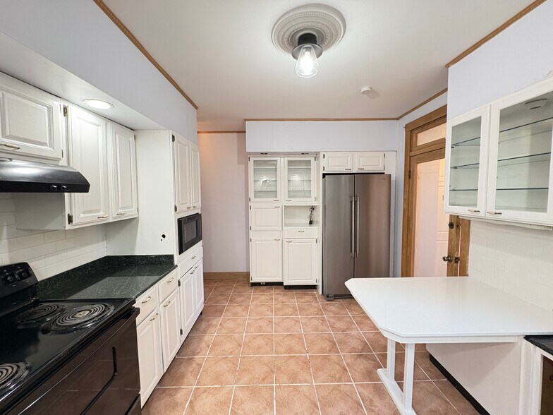 Building Photo - 6345 Morrowfield Ave