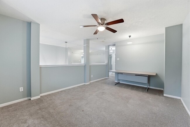 Building Photo - 2413 Piney Woods Dr