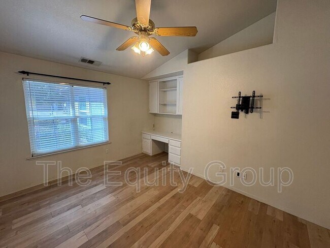 Building Photo - 3524 S Lincoln Ct