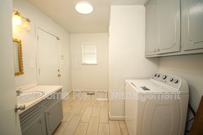 Building Photo - 5105 S Kingston Ave