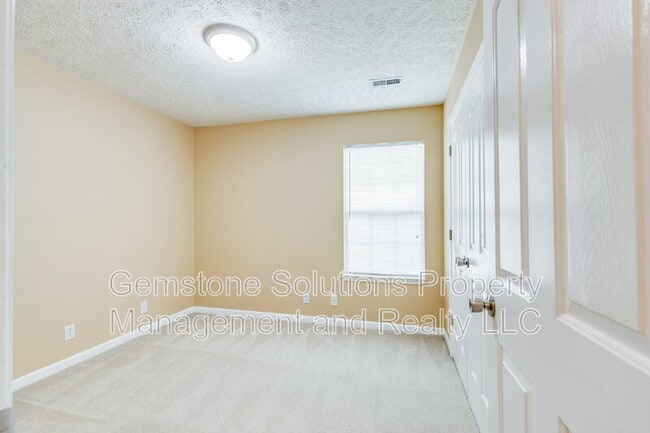 Building Photo - 1418 Owasa Trail