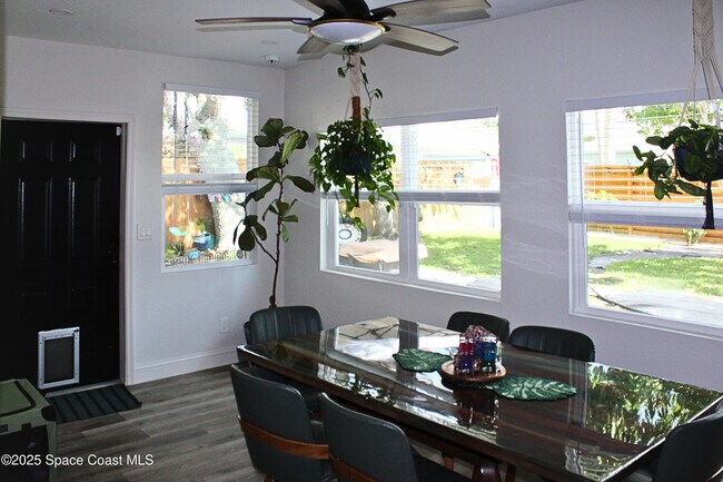 Building Photo - 415 N Shore Dr