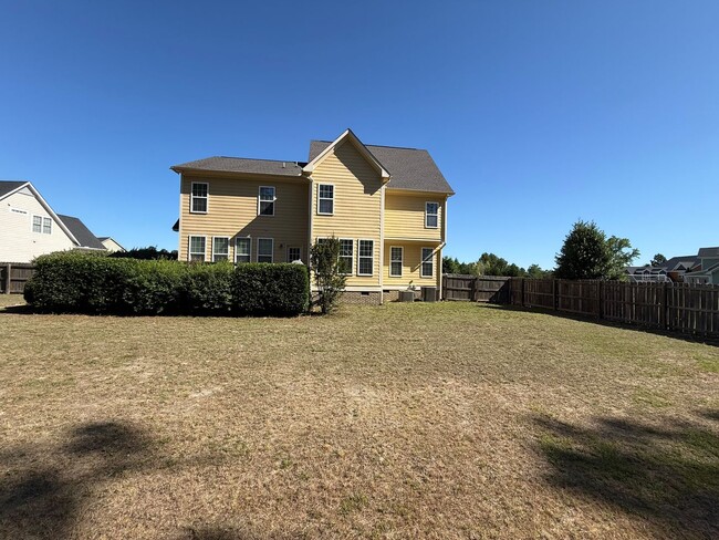 Building Photo - Castlebrooke LN Neighborhood!
