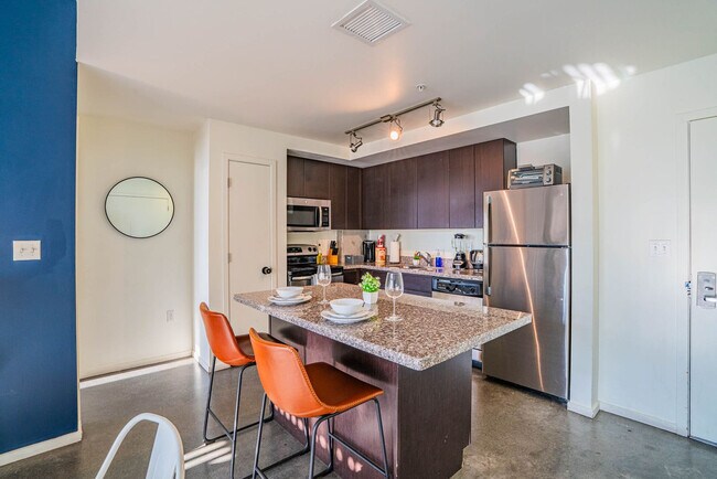 Building Photo - 333 E Roosevelt St