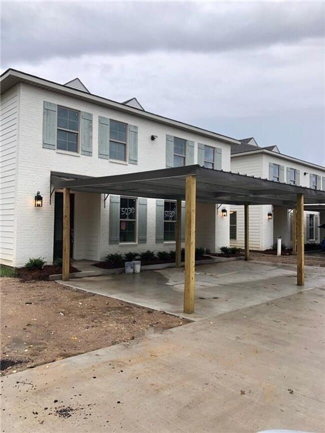 Primary Photo - Brand New Townhome for Lease