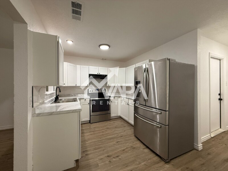 Building Photo - 6726 Alan Hale Dr