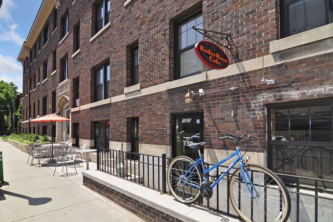 Building Photo - 200 E 27th St