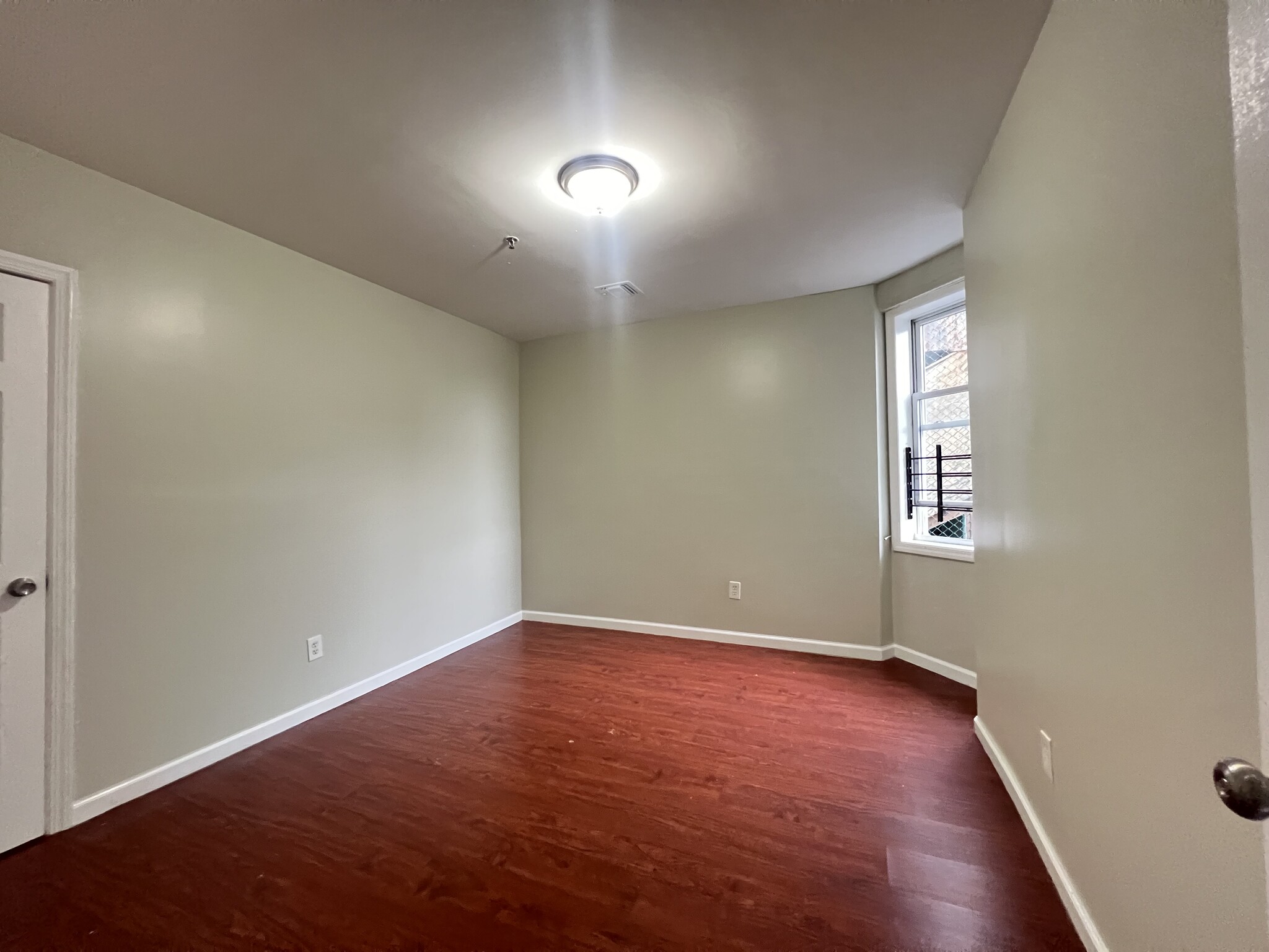 96 Eaton Pl 1B - 94 Eaton Pl