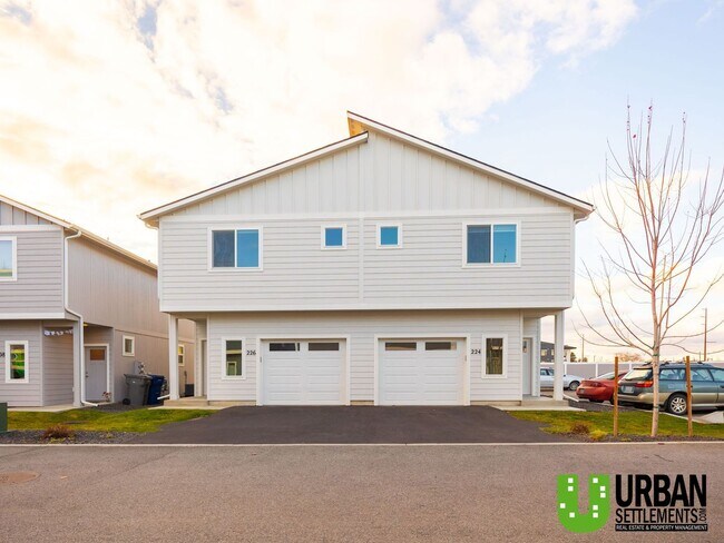 Primary Photo - Woodlawn Duplex