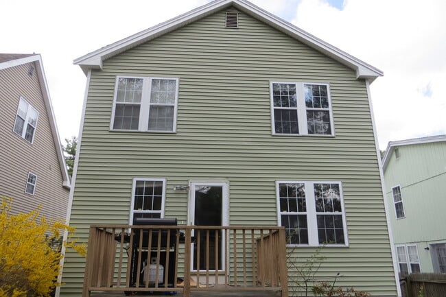 Building Photo - 64 Lilac Cir