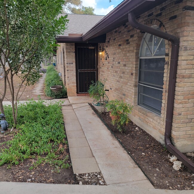 Building Photo - 3326 Scenic Ln