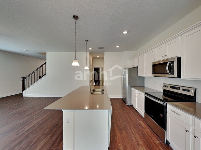 Building Photo - 844 Heavenly Drive