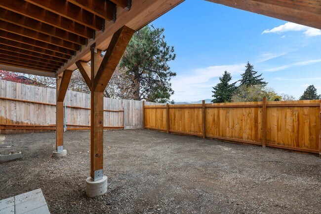 Building Photo - 460 N James Ave