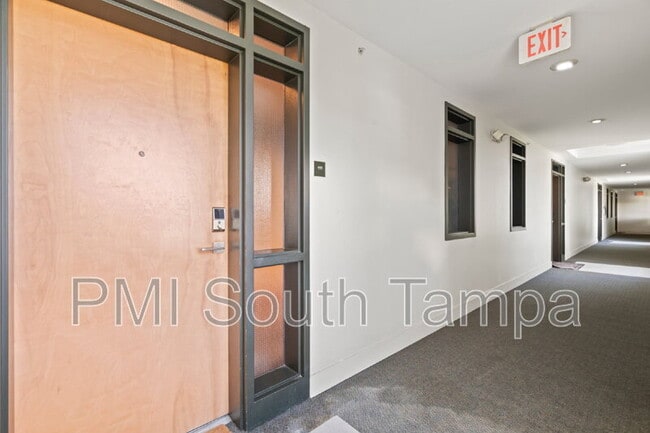 Building Photo - 1501 Doyle Carlton Dr