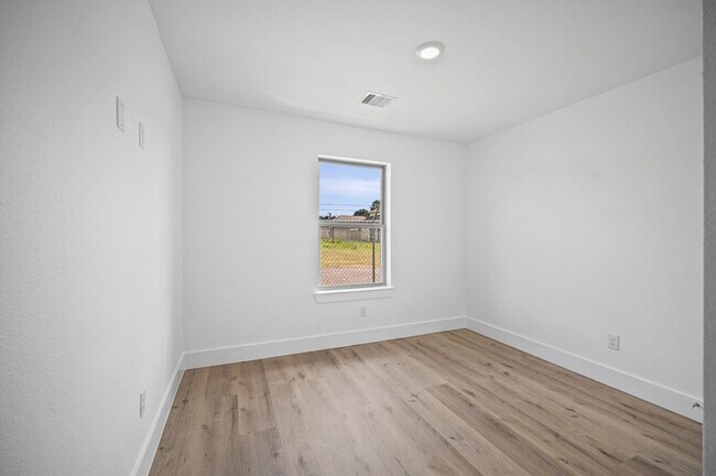 Building Photo - 13110 Lake Conroe Bay Rd