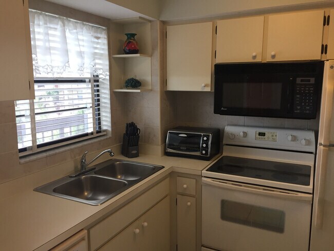 Building Photo - 2 Bedroom Condo at Popular Anglers Cove Co...
