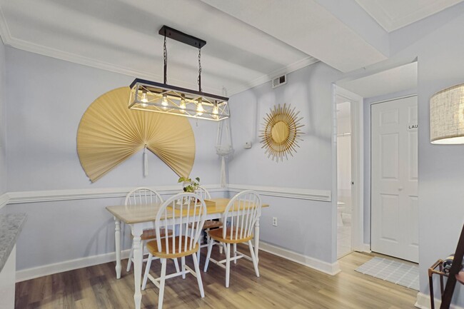 Building Photo - Beautiful First Floor Condo in Palmetto Co...