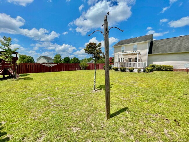 Building Photo - Spacious 4-Bed Haven With 2.5 Baths In Jack Britt District!