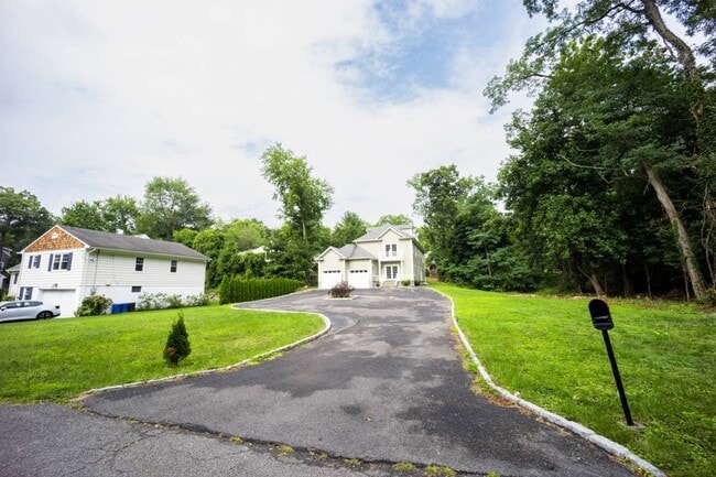 Building Photo - 1 Kewanee Rd