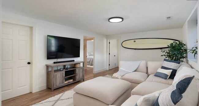 Building Photo - Beautiful South Bozeman home!