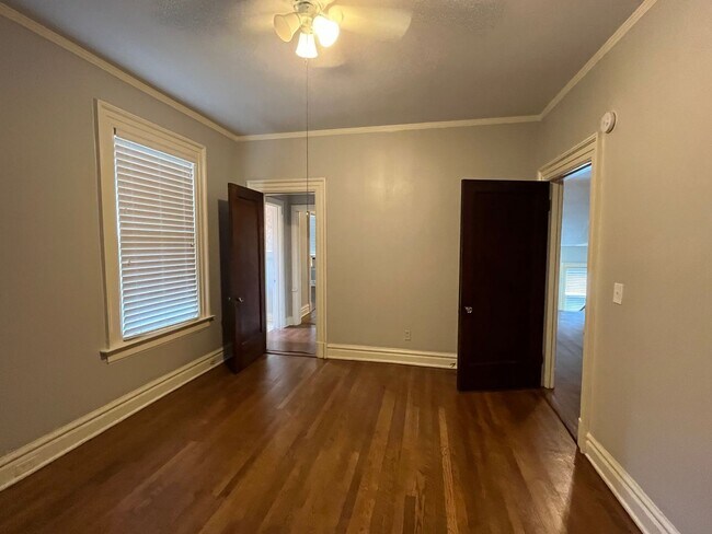 Building Photo - Central Gardens home with 4BR/2ba up w off...