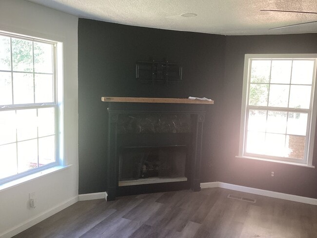 Building Photo - Newly updated home in North Gadsden