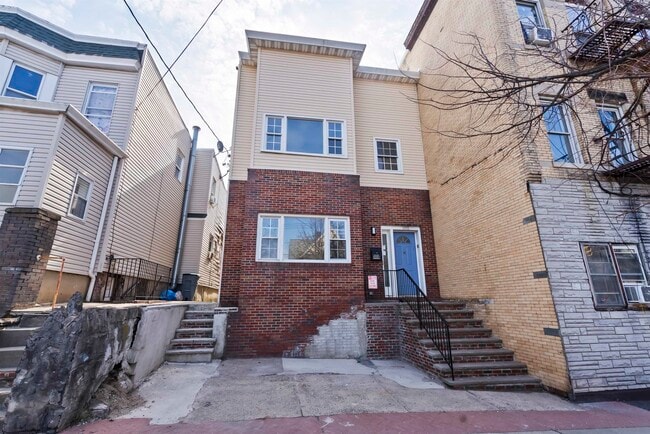 Building Photo - 1102 Central Ave