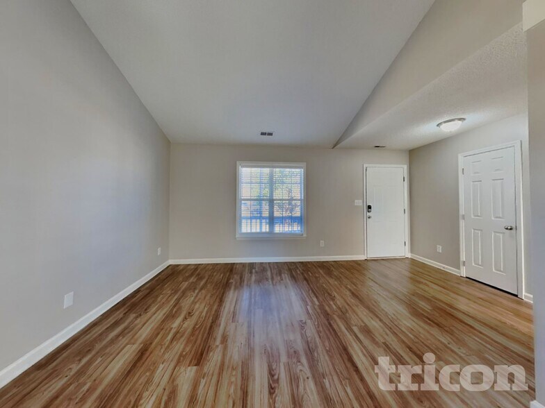 Building Photo - 204 Wexford Dr