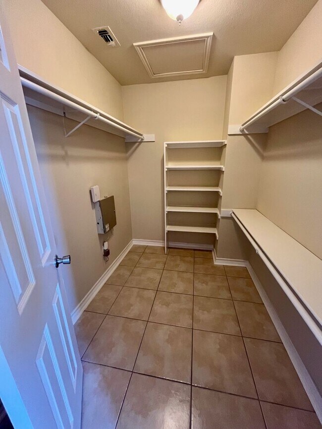 Building Photo - Conveniently Located to Randolph AFB, 4/2.5 ~ Large Backyard ~ Storage Shed ~ Move In Ready!