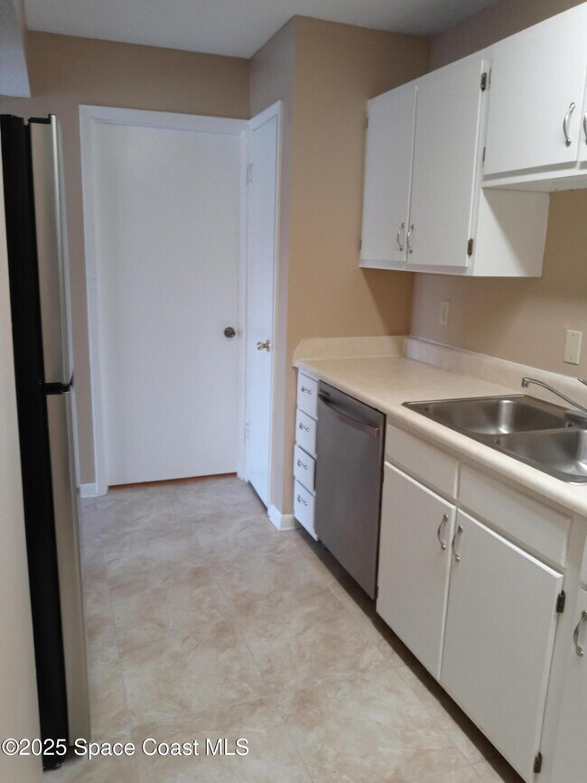 Building Photo - 3550 Sable Palm Ln