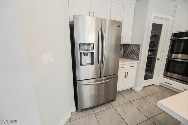 Building Photo - 27 Santo Mio Ct