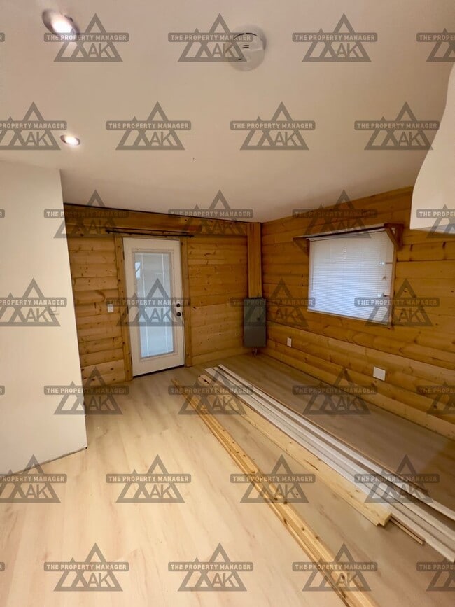 Building Photo - Cozy 1-Bedroom Loft Home with Office & Covered Deck/Sorry no pets