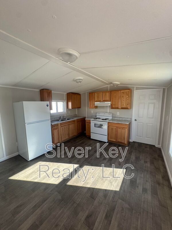 Building Photo - 3000 US-11