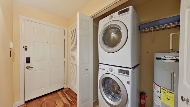 Building Photo - Stunning 2Bedroom Condo at VIlla San Marco!