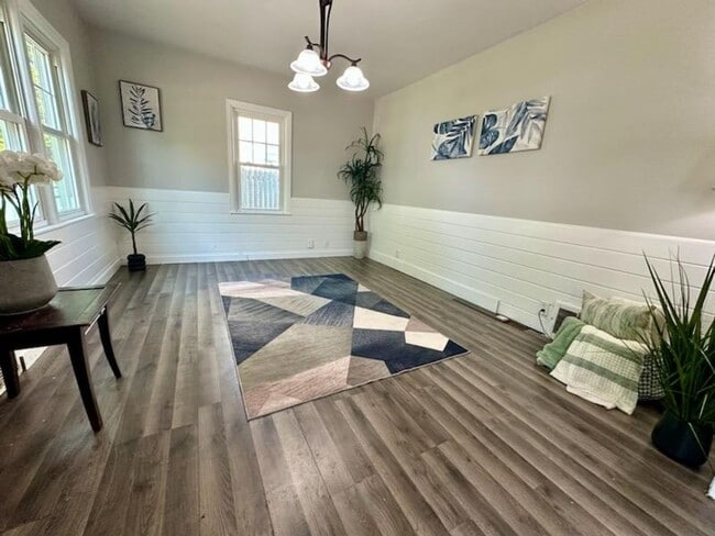 Building Photo - 3 bed, 1 bath home for rent in Waterloo