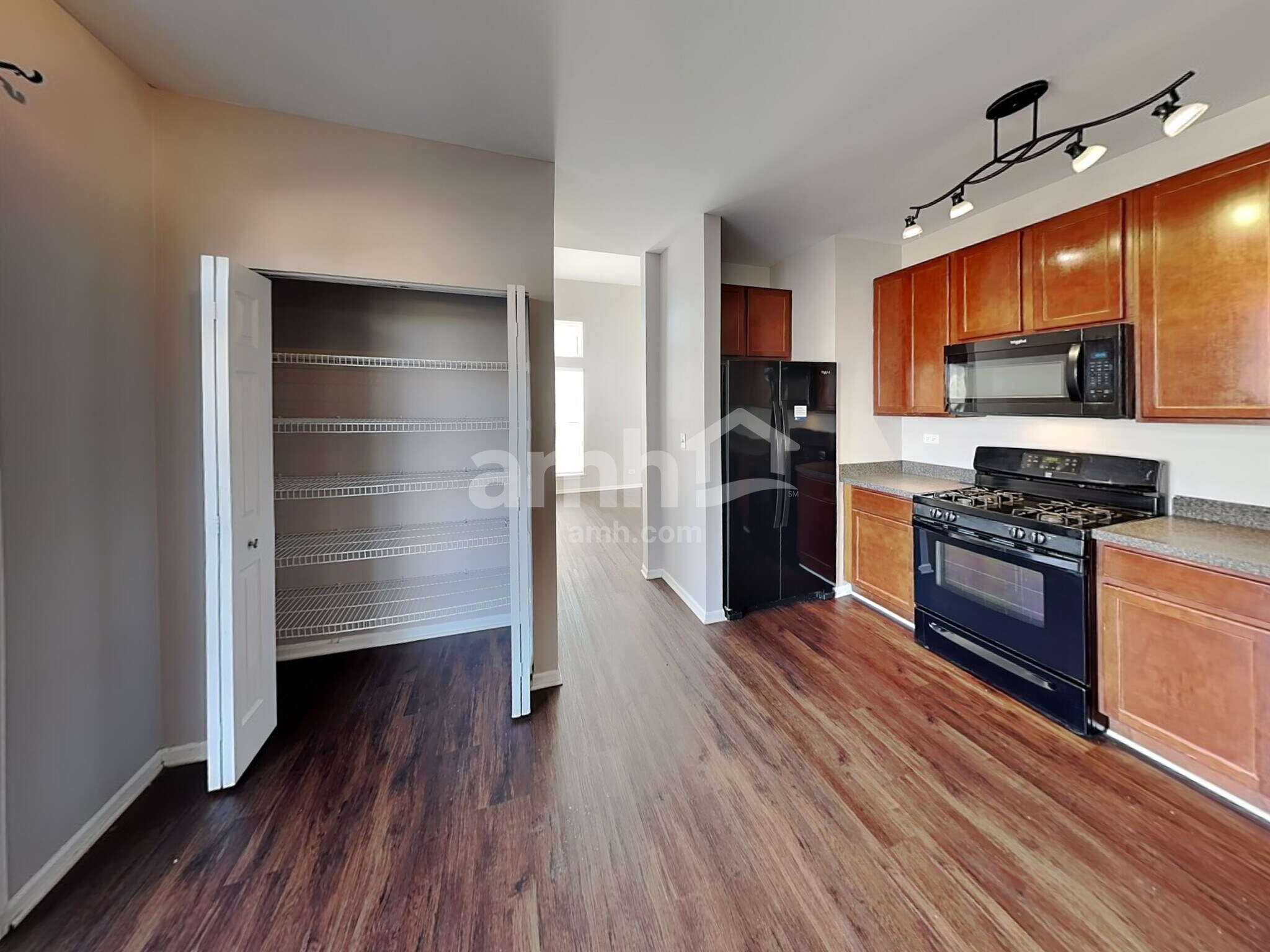 Building Photo - 2036 Stephen St