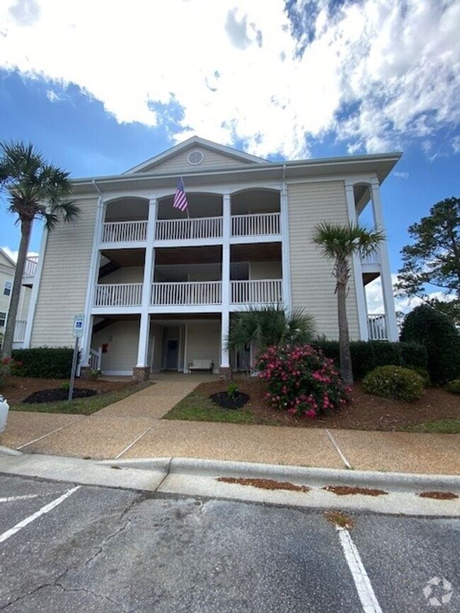 Building Photo - Welcome to this charming 2 bedroom, 2 bath...