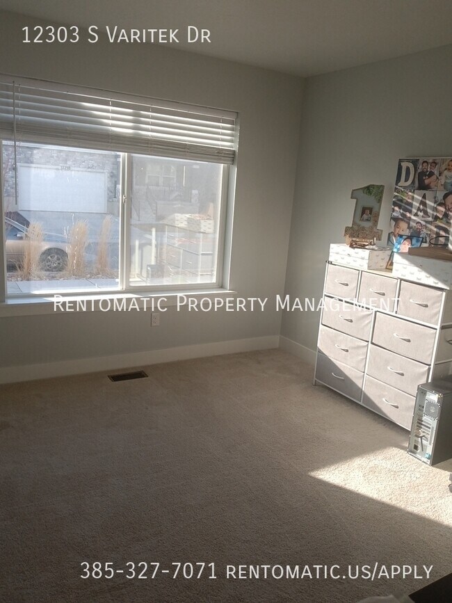 Building Photo - 12303 S Varitek Dr