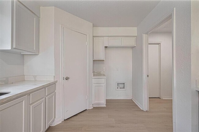 Building Photo - 6219 Canada Dr