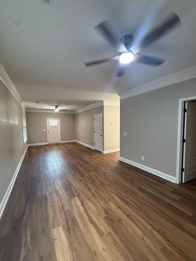 Building Photo - 408 S Gregg St