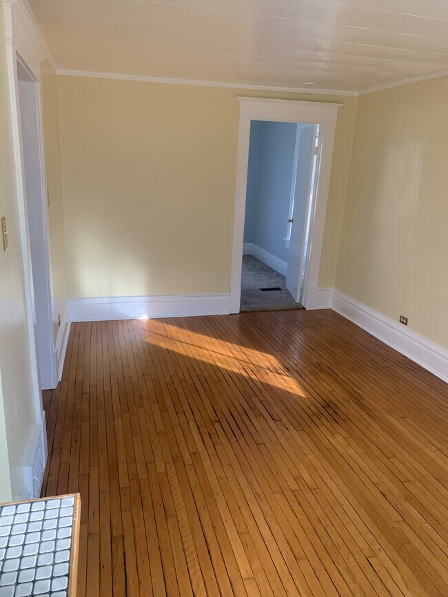 Building Photo - 628 37th St