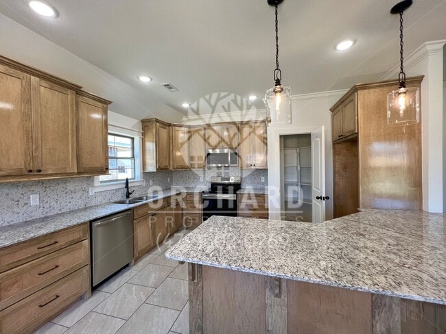 Building Photo - Tontitown- Single Family Home- Beautiful Wellington Plan- 9 Month Lease Only