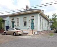 Building Photo - 3130 Chippewa St