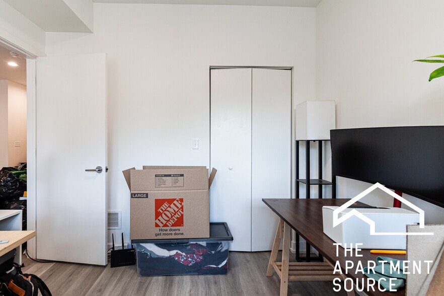 Building Photo - 4939 N Saint Louis Ave